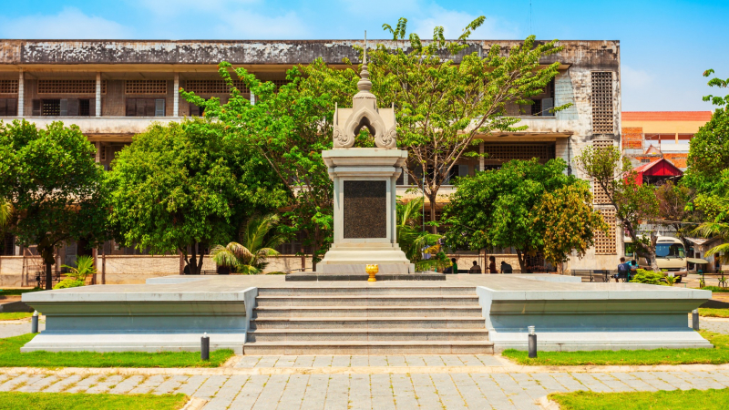 Private Phnom Penh Killing Fields & Tuol Sleng Museum Tour Led by Local Women Private Phnom Penh Killing Fields & Tuol Sleng Museum Tour Led by Local Women
