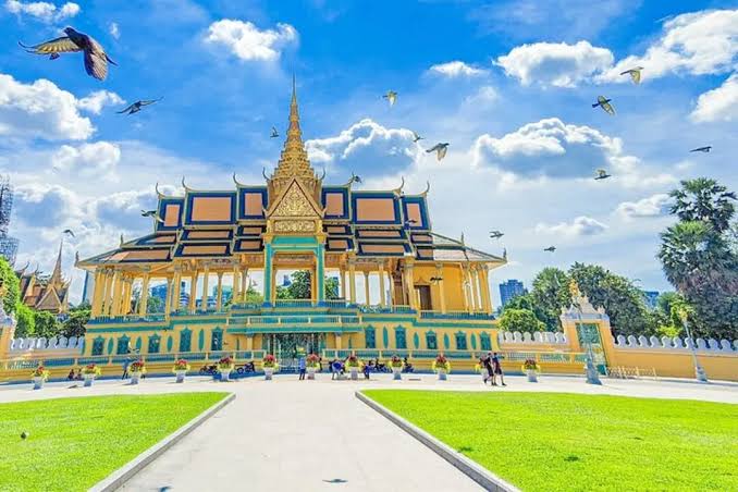 4-Day Private Cambodia Tour Led By Local Women 4-Day Private Cambodia Tour Led By Local Women